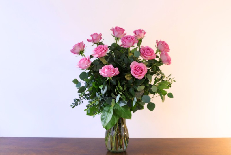 One Dozen Pink Roses Lush