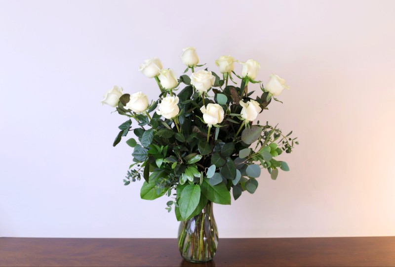 One Dozen White Roses Lush